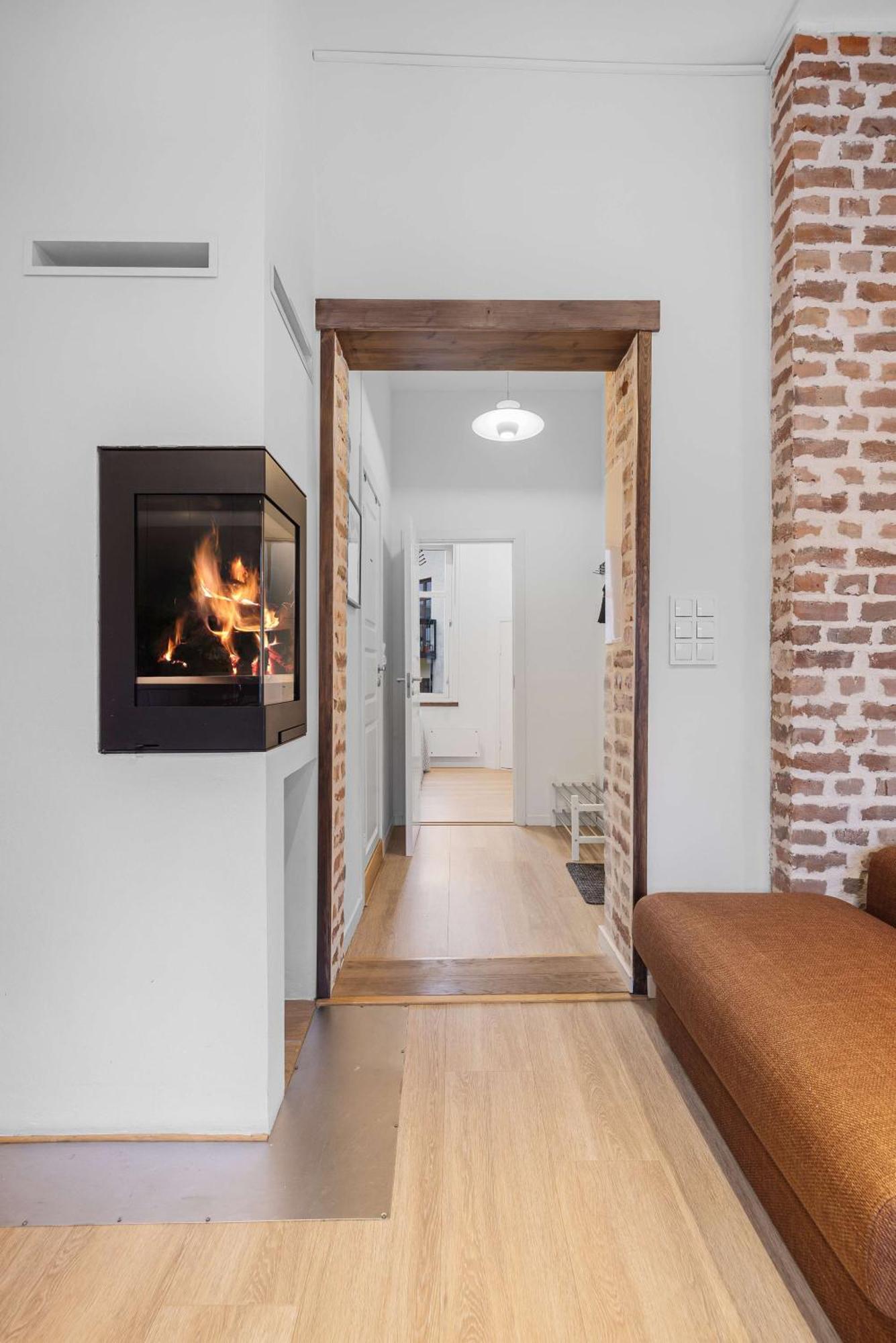 Dinbnb L Stylish - Fireplace & Balcony In Leilighet