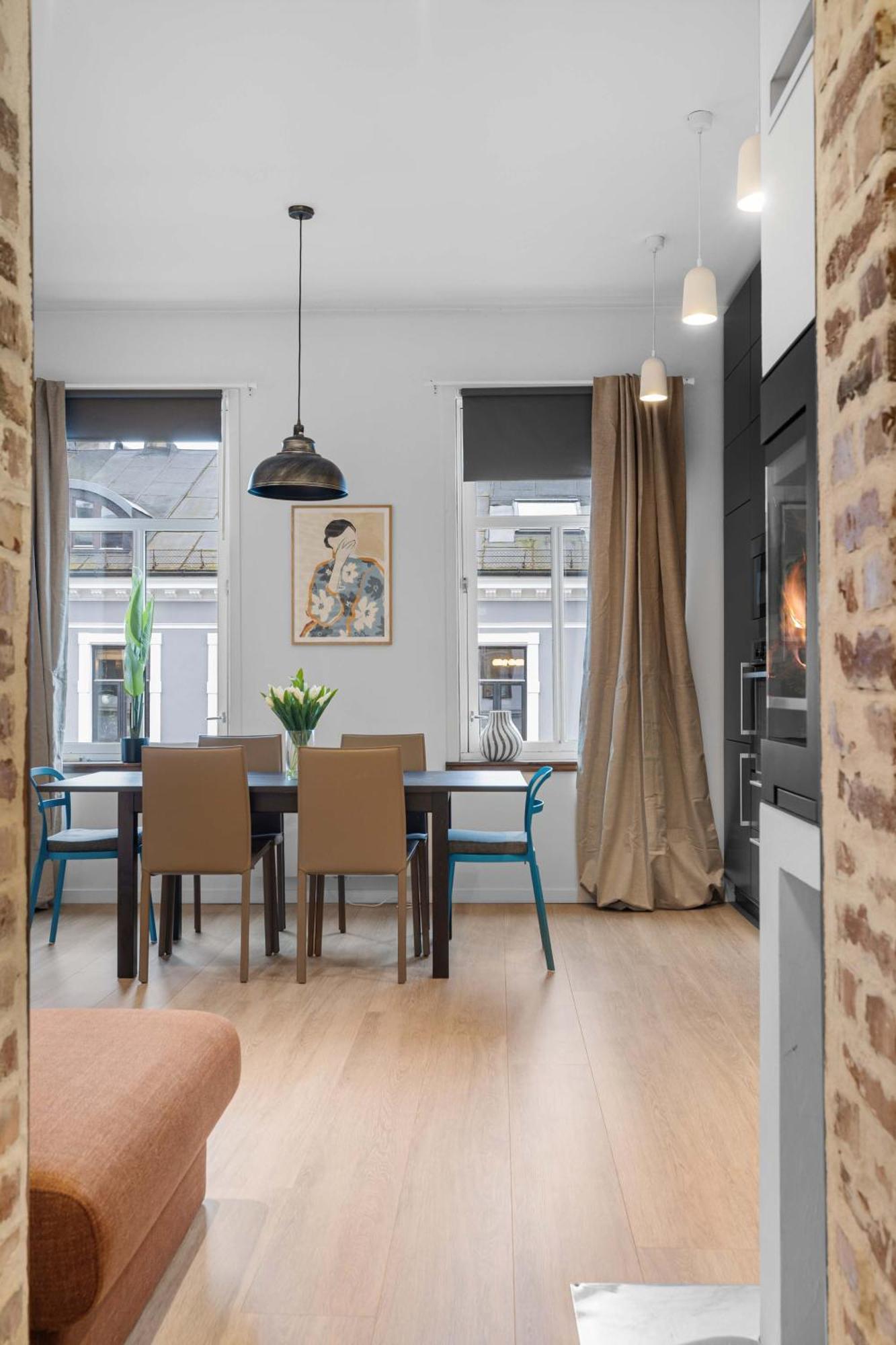 Dinbnb L Stylish - Fireplace & Balcony In