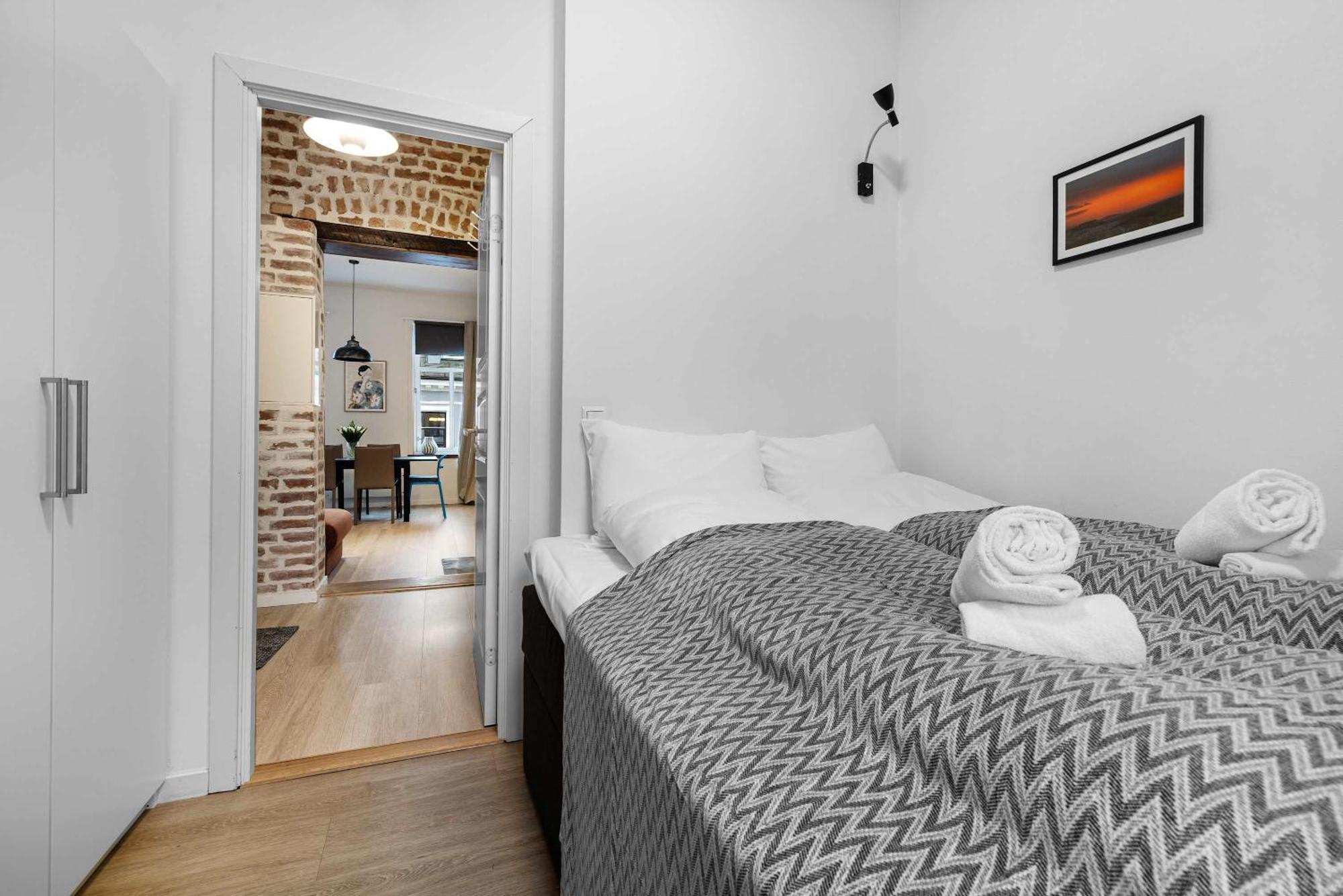 Apartment Dinbnb L Stylish - Fireplace & Balcony In *